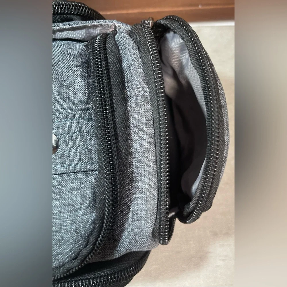 Lug Trolley Gray Cosmetic Case